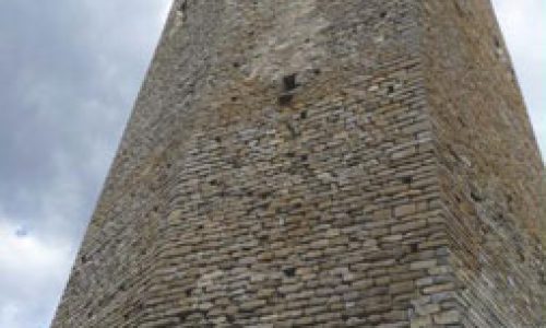 “Petrificar el poder. Revisión cronológica y contextualización social de la arquitectura románica de Ribagorza”