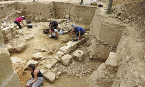 Il paesaggio pietrificato. La storia sociale dell’Europa tra X e XIII secolo attraverso l’archeologia del costruito